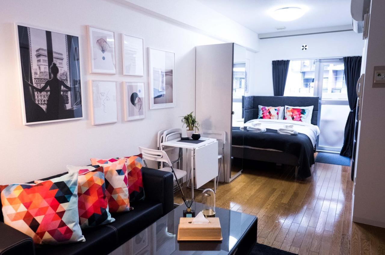 Charming With Private Balcony Apartemen